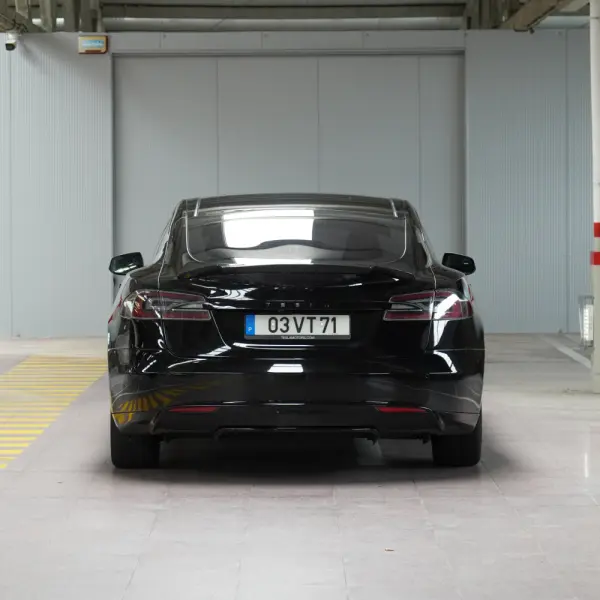 Tesla Model S 85 6