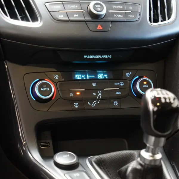 Ford Focus SW 1.0 EcoBoost Active 27