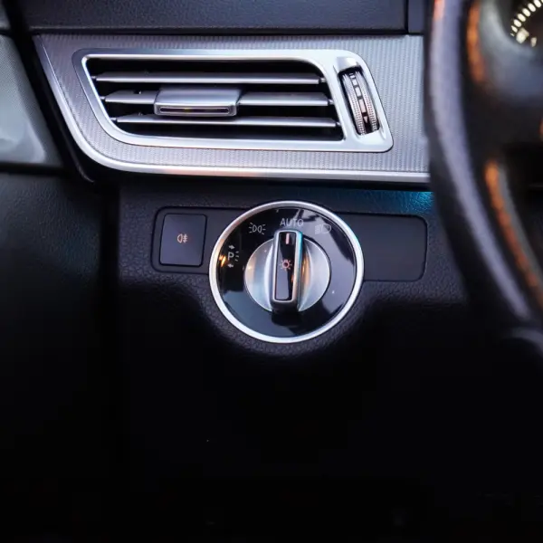 Mercedes-Benz E 300 Bluetec Hybrid Avantgarde 28