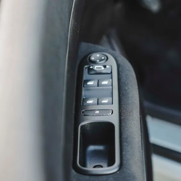 Peugeot 307 SW 1.6 HDi Black & Silver 21