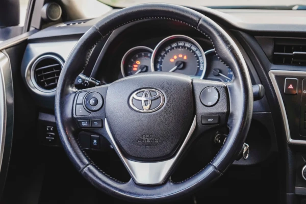 Toyota Auris 1.4 D-4D Comfort+J16+Navi 14