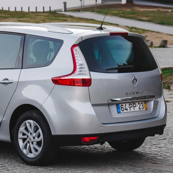 Renault Grand Scénic 1.5 dCi 110 Bose 38
