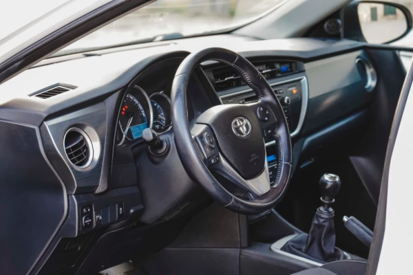 Toyota Auris 1.4 D-4D Comfort+J16+Navi 9