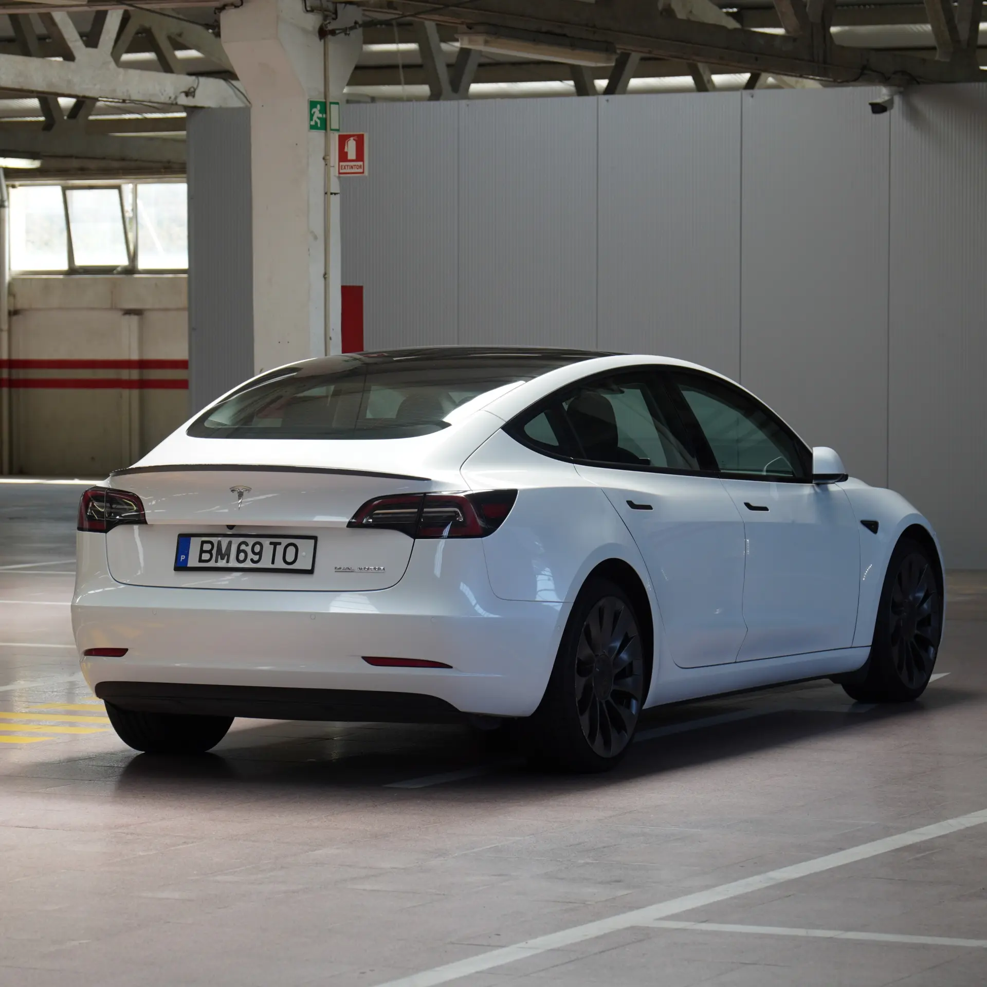 Tesla Model 3 Long Range AWD Dual Motor Performance 27