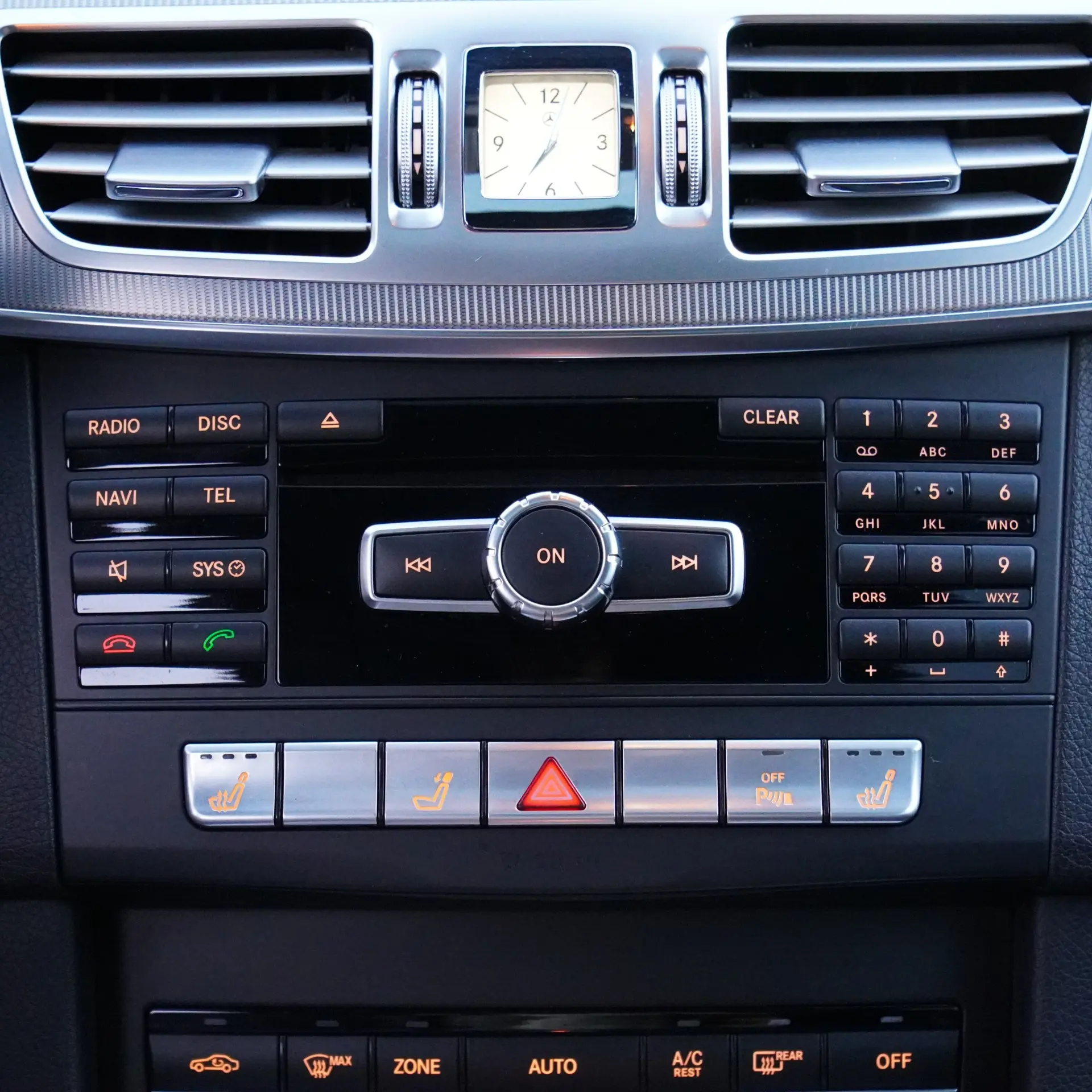 Mercedes-Benz E 300 Bluetec Hybrid Avantgarde 30