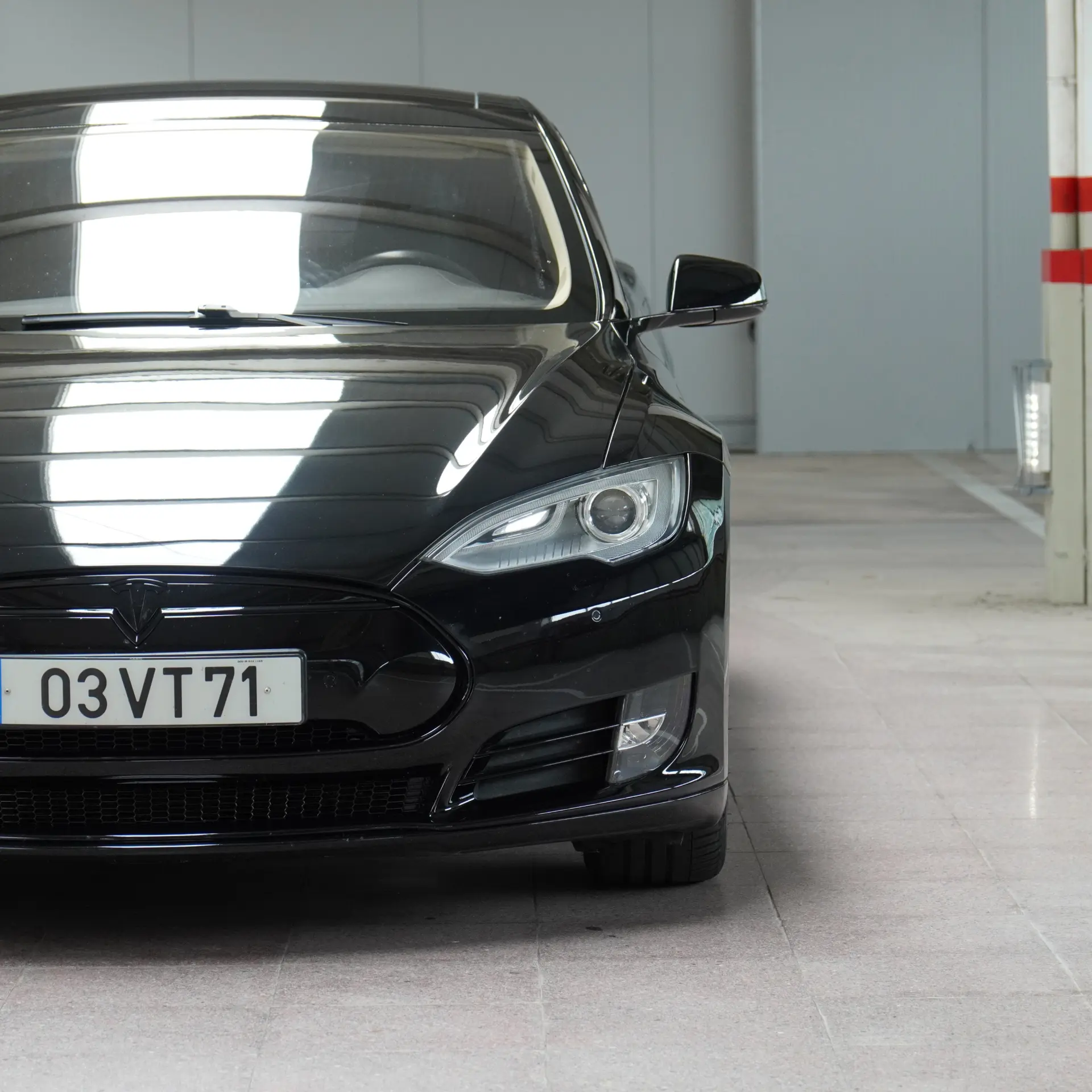 Tesla Model S 85 39