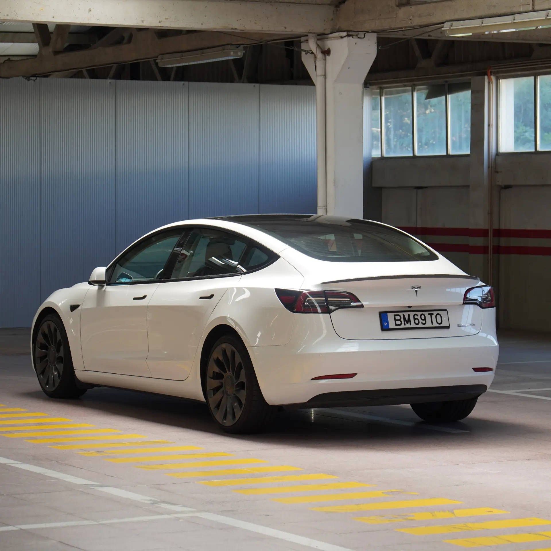 Tesla Model 3 Long Range AWD Dual Motor Performance 28