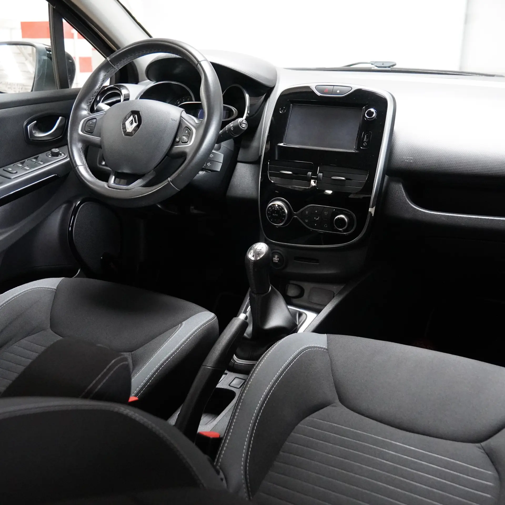 Renault Clio TCe 90 Dynamique 16