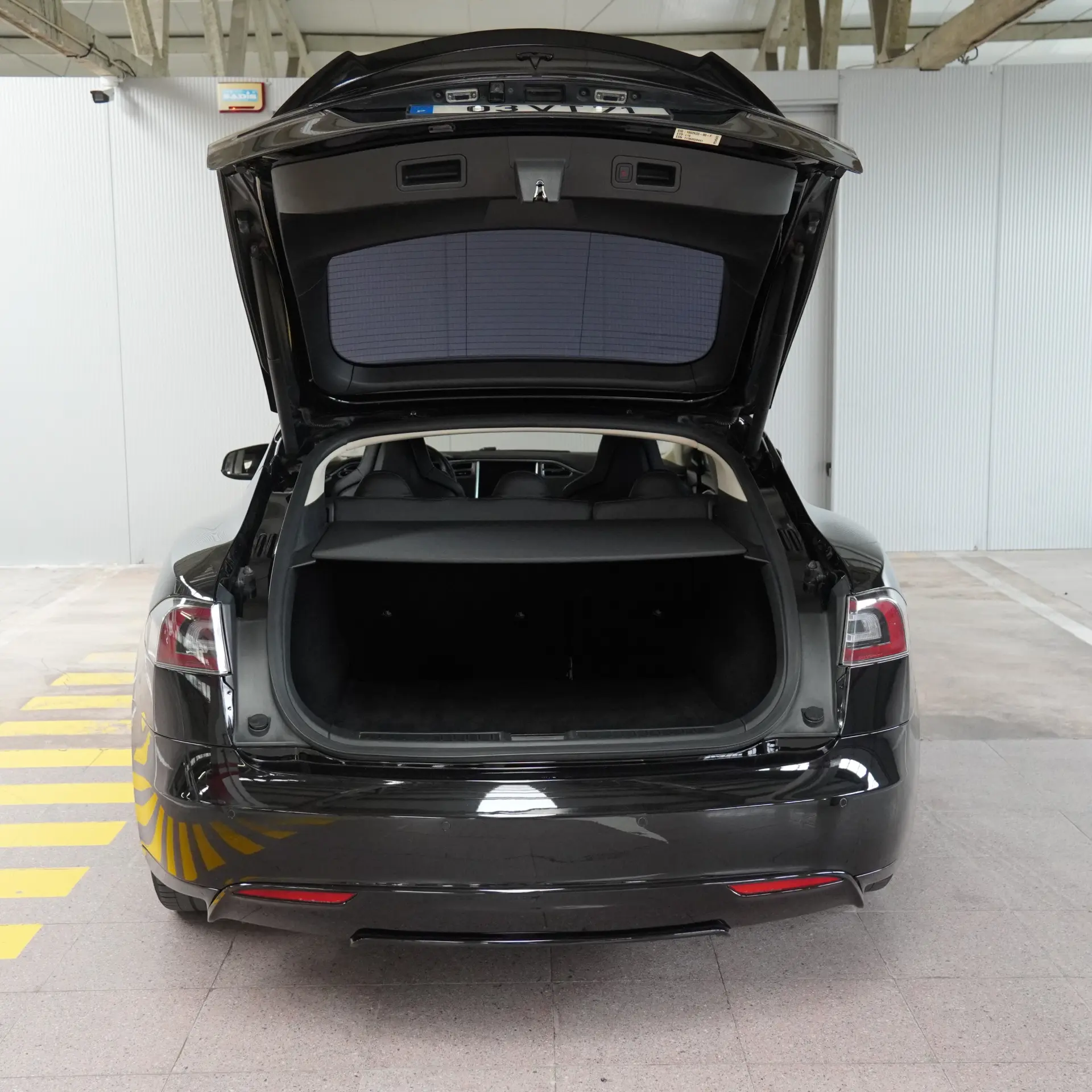 Tesla Model S 85 48