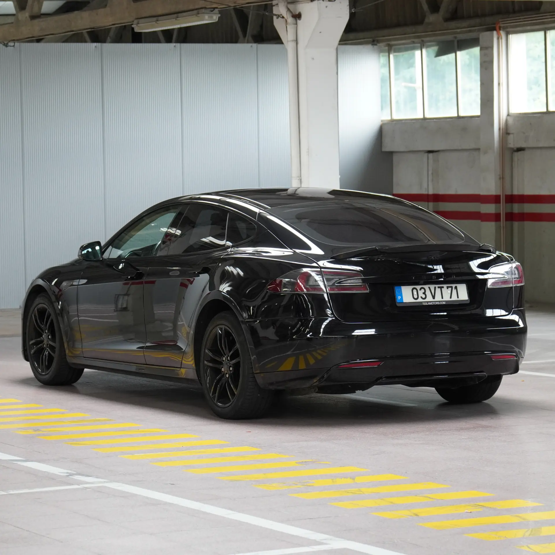 Tesla Model S 85 17