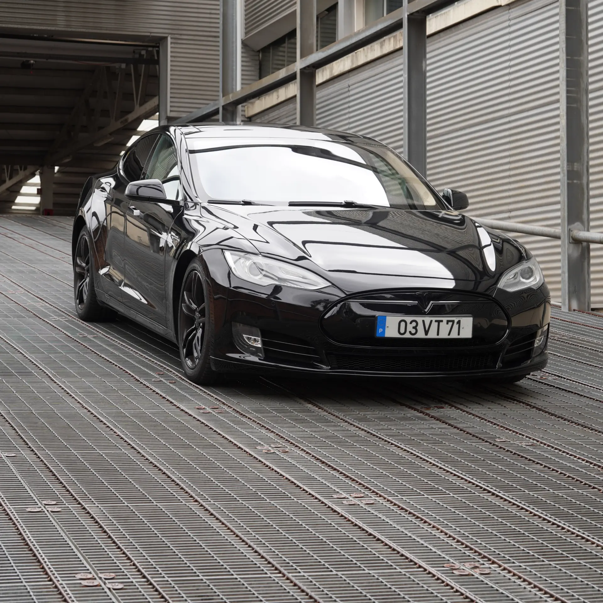 Tesla Model S 85 19