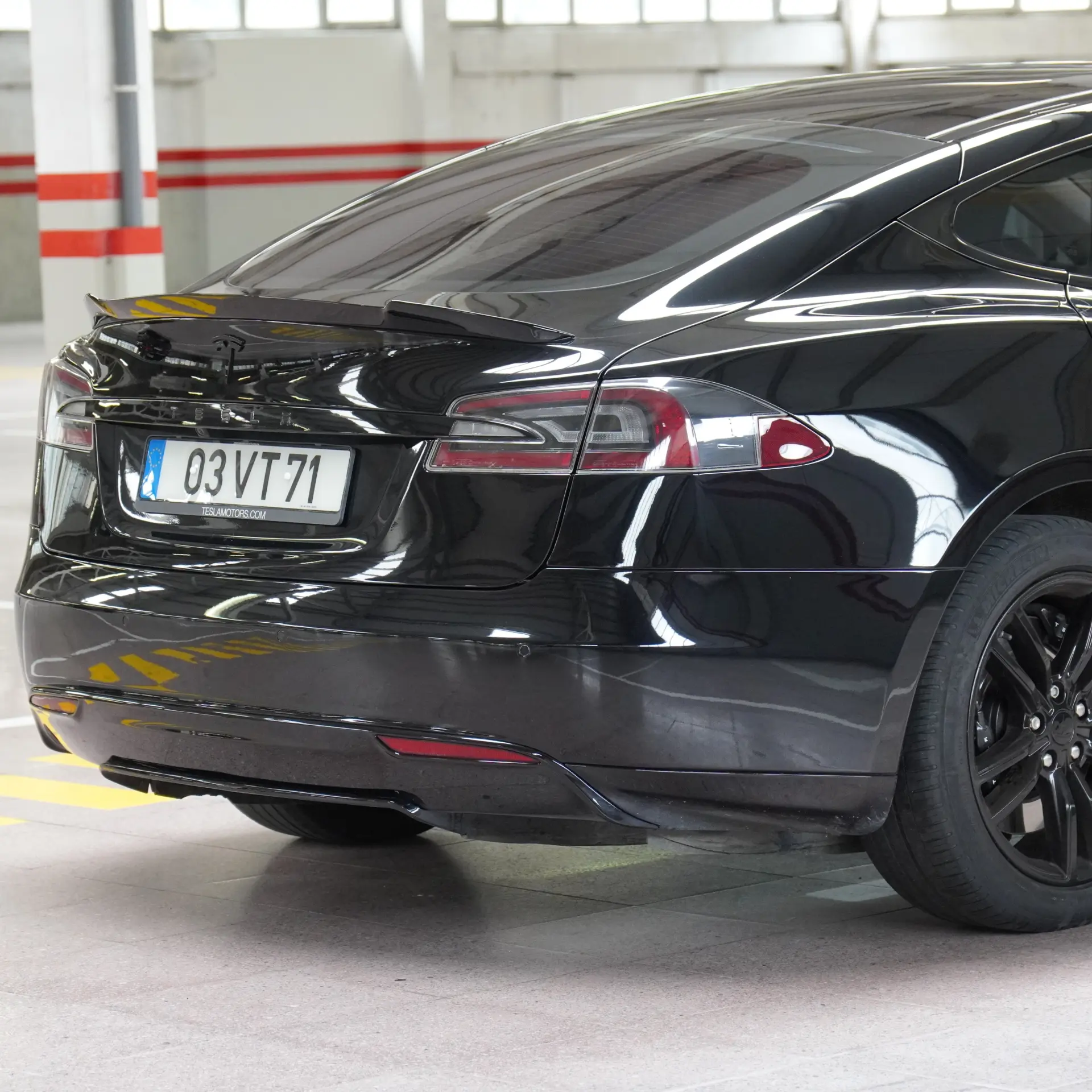 Tesla Model S 85 44