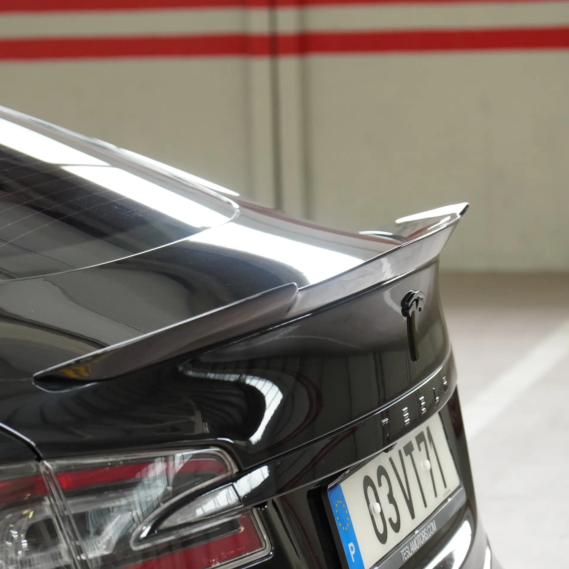 Tesla Model S 85 43