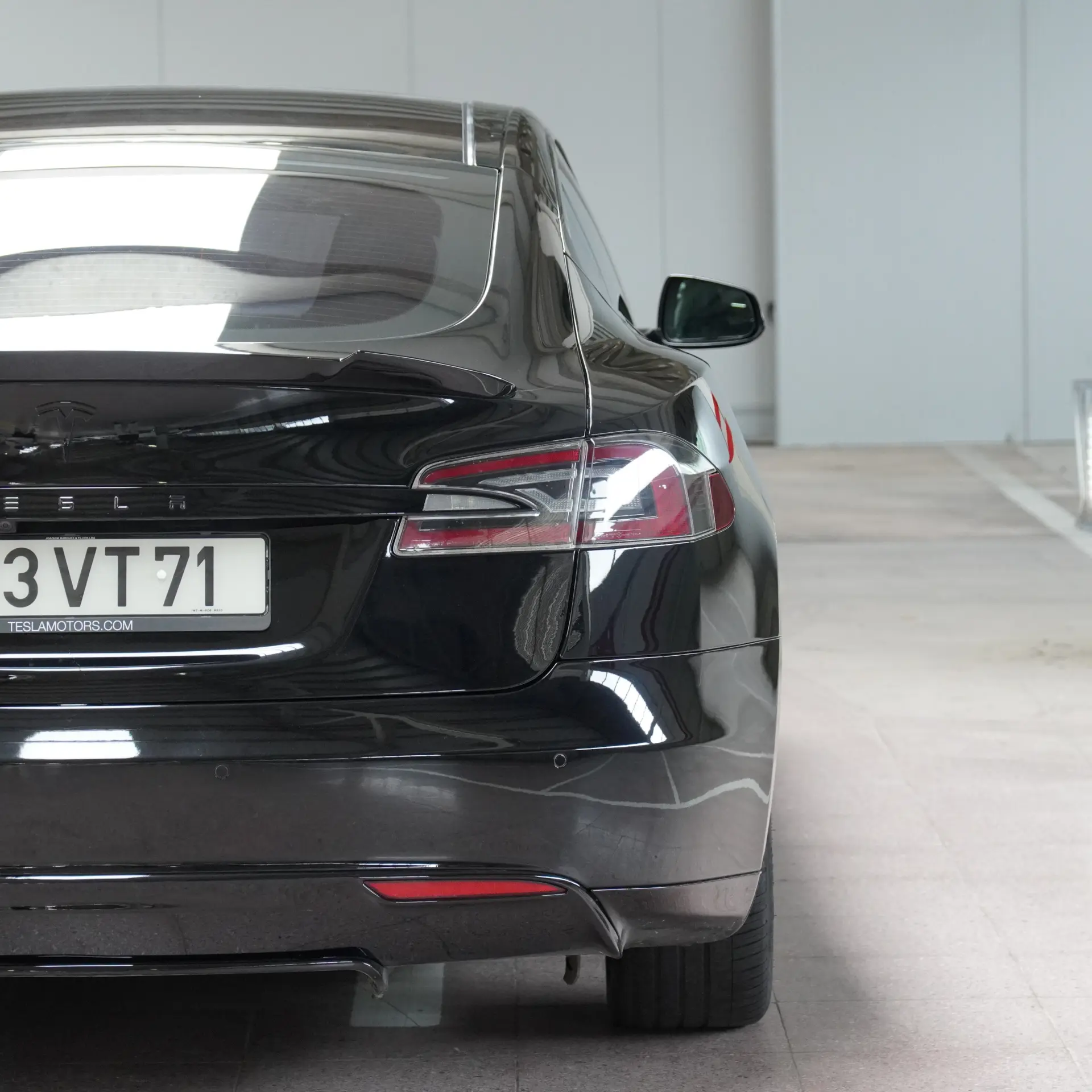 Tesla Model S 85 38