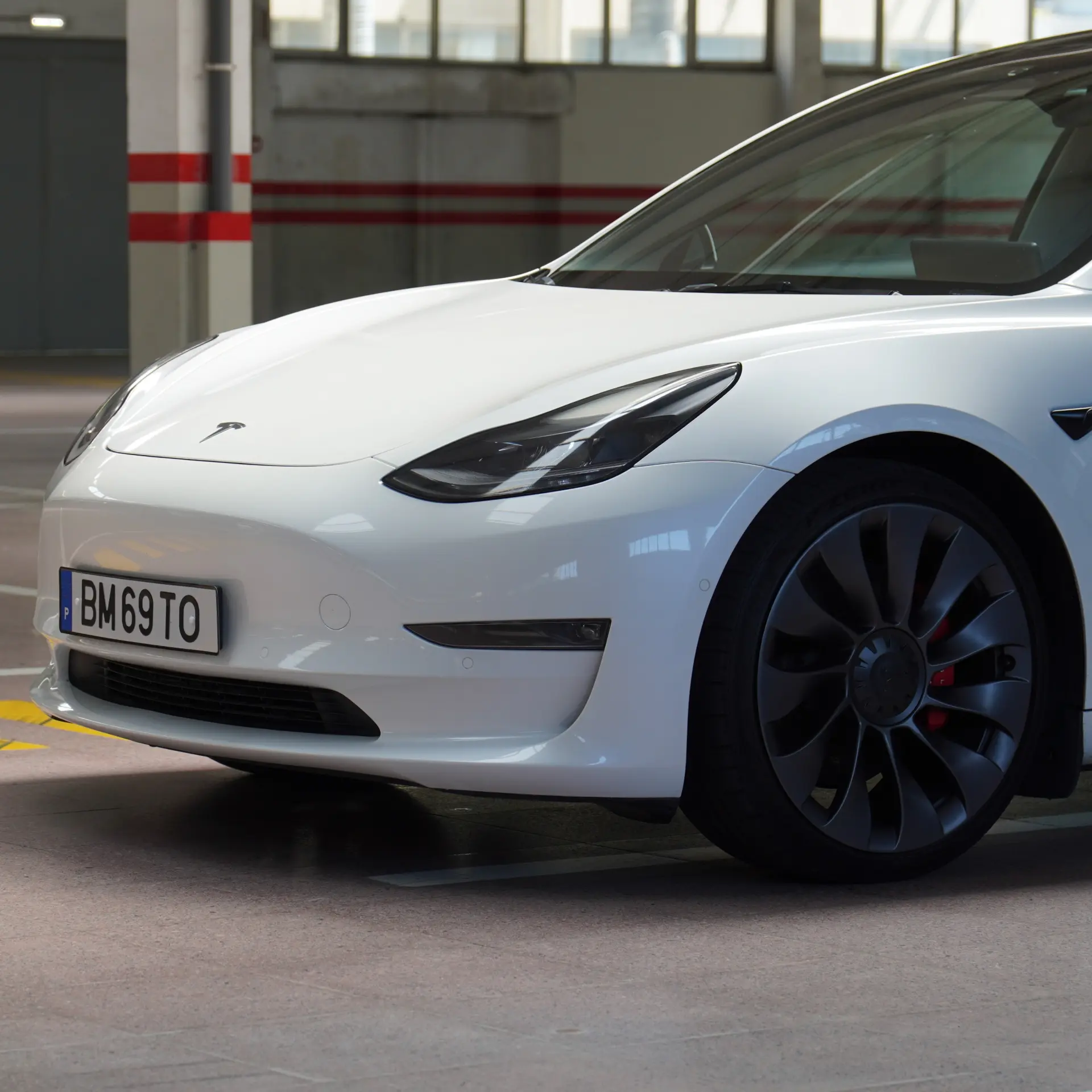 Tesla Model 3 Long Range AWD Dual Motor Performance 32