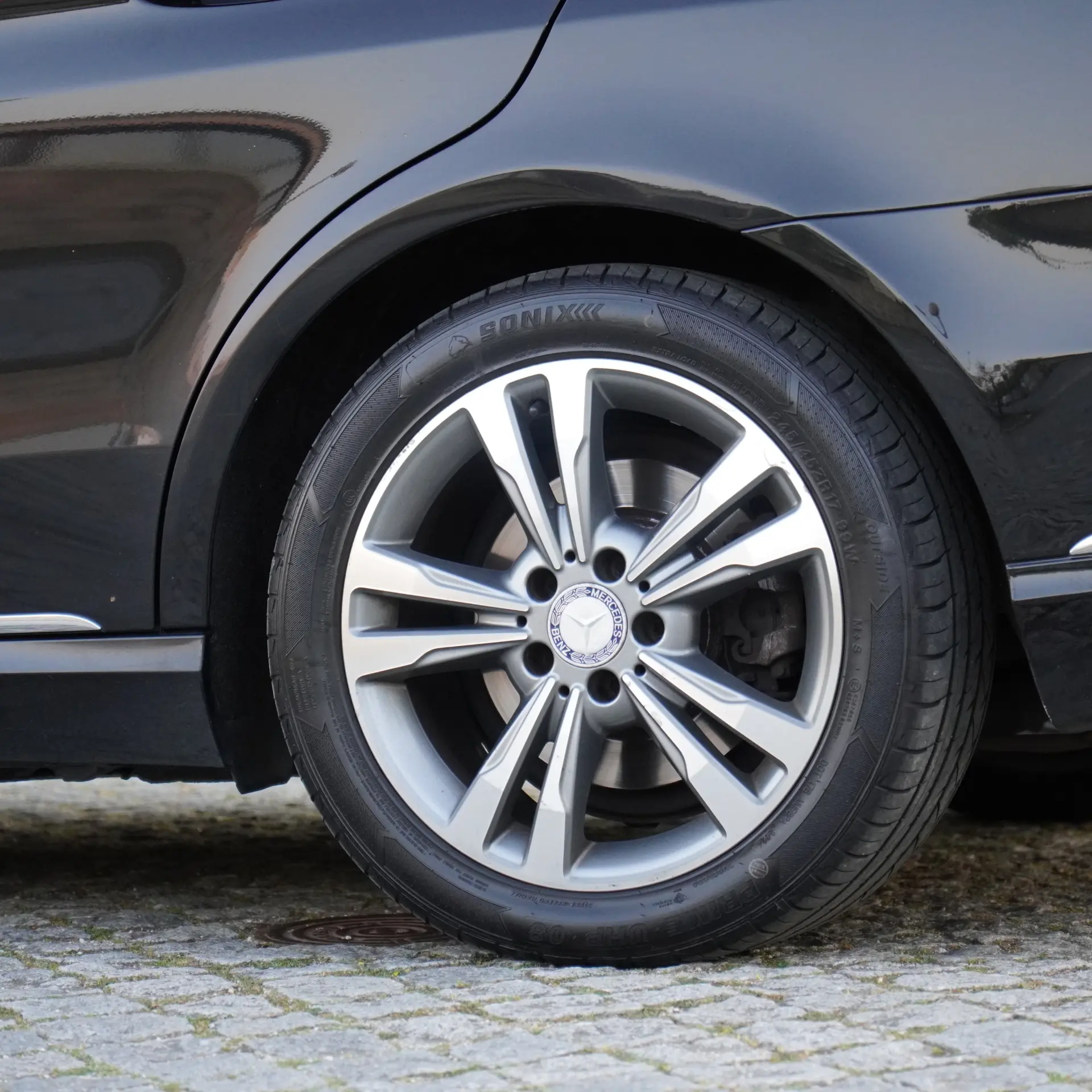 Mercedes-Benz E 300 Bluetec Hybrid Avantgarde 55