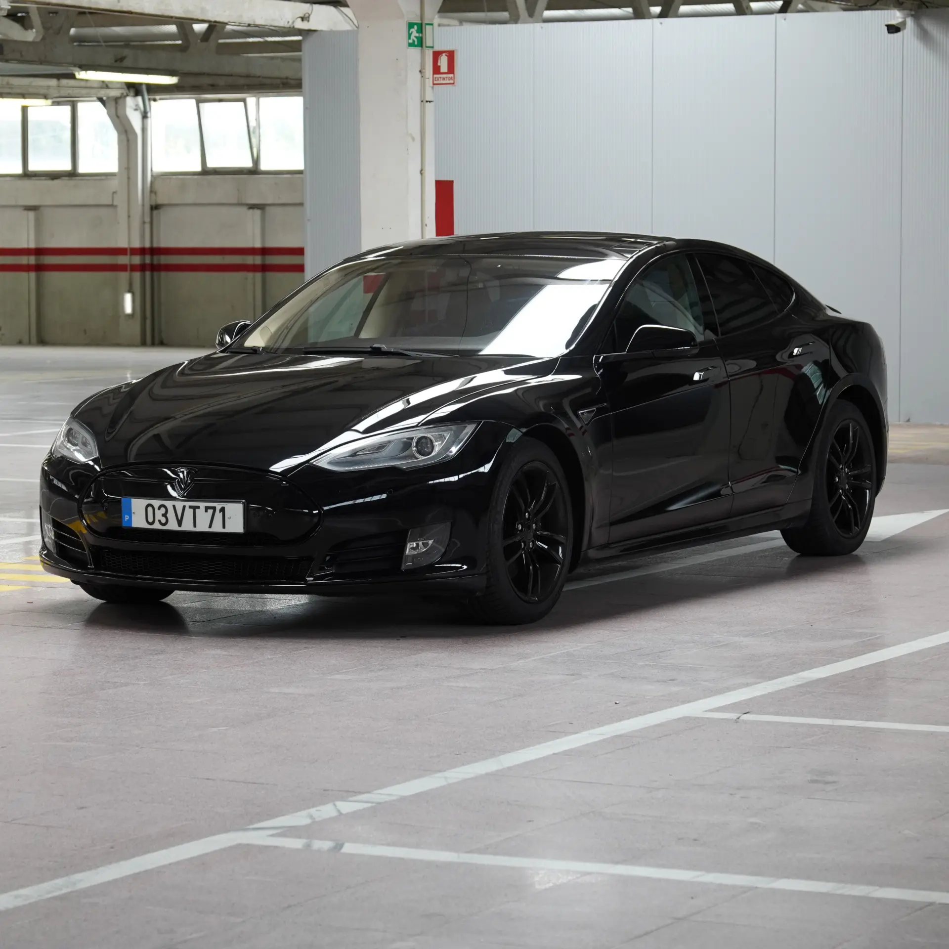 Tesla Model S 85 18