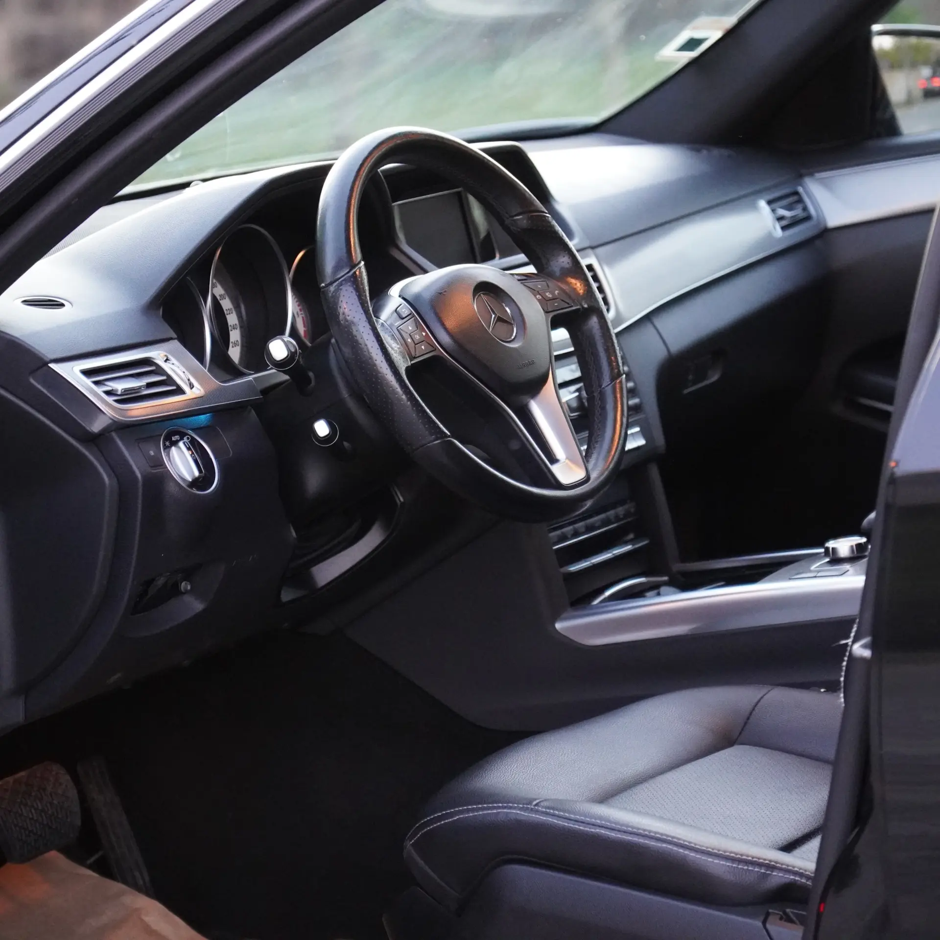 Mercedes-Benz E 300 Bluetec Hybrid Avantgarde 22