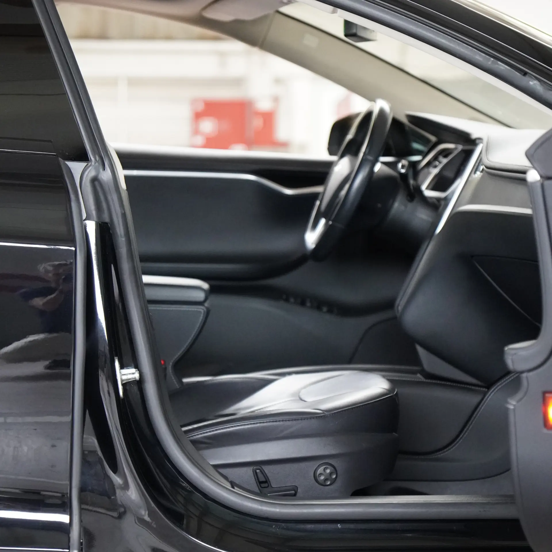 Tesla Model S 85 28