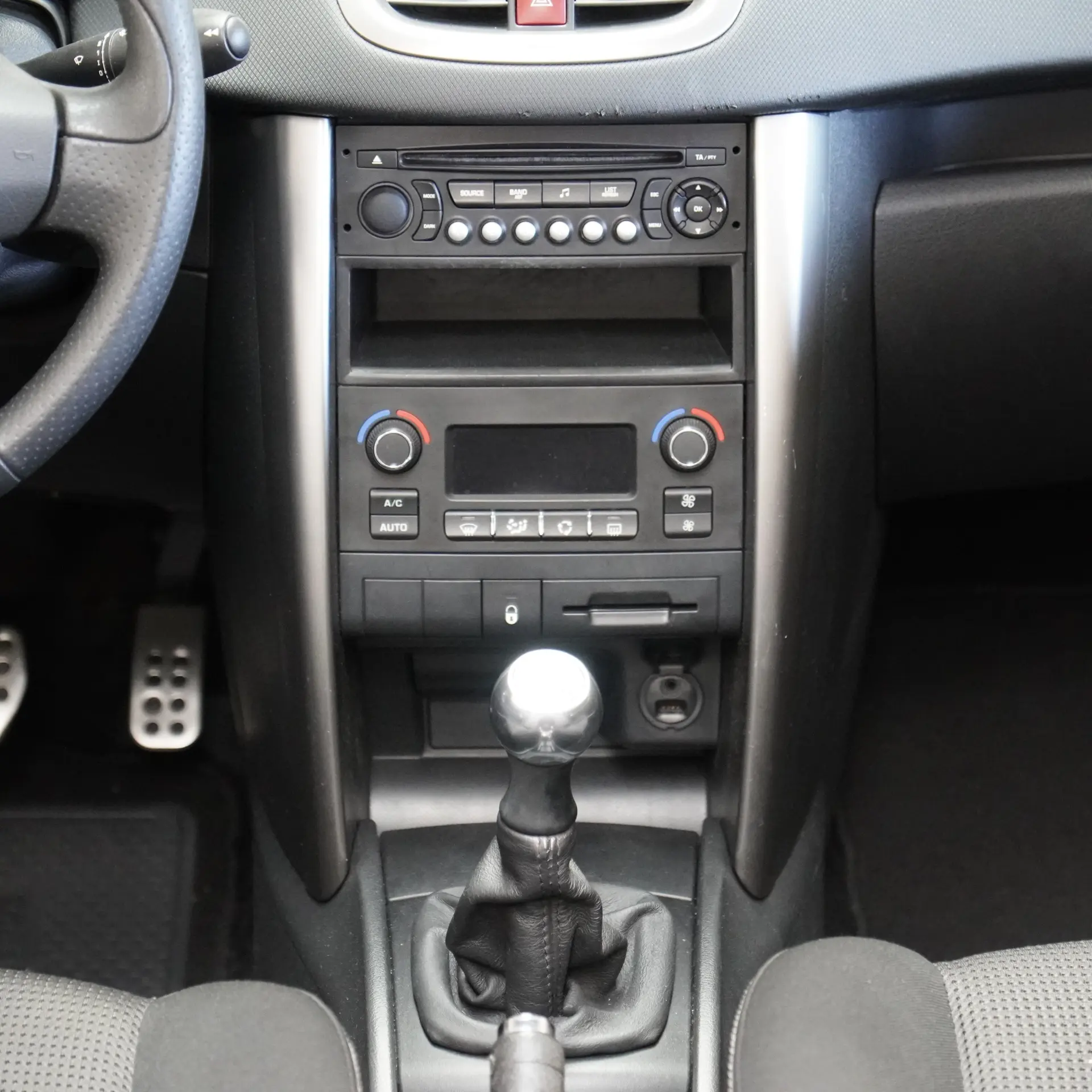 Peugeot 207 CC 1.6 SE 200 Anos 16