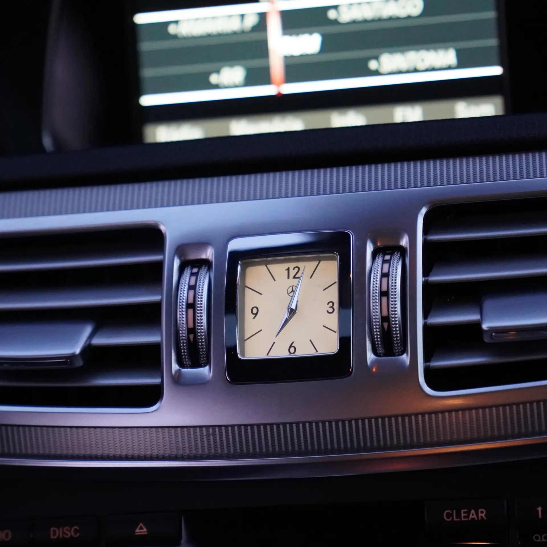 Mercedes-Benz E 300 Bluetec Hybrid Avantgarde 21