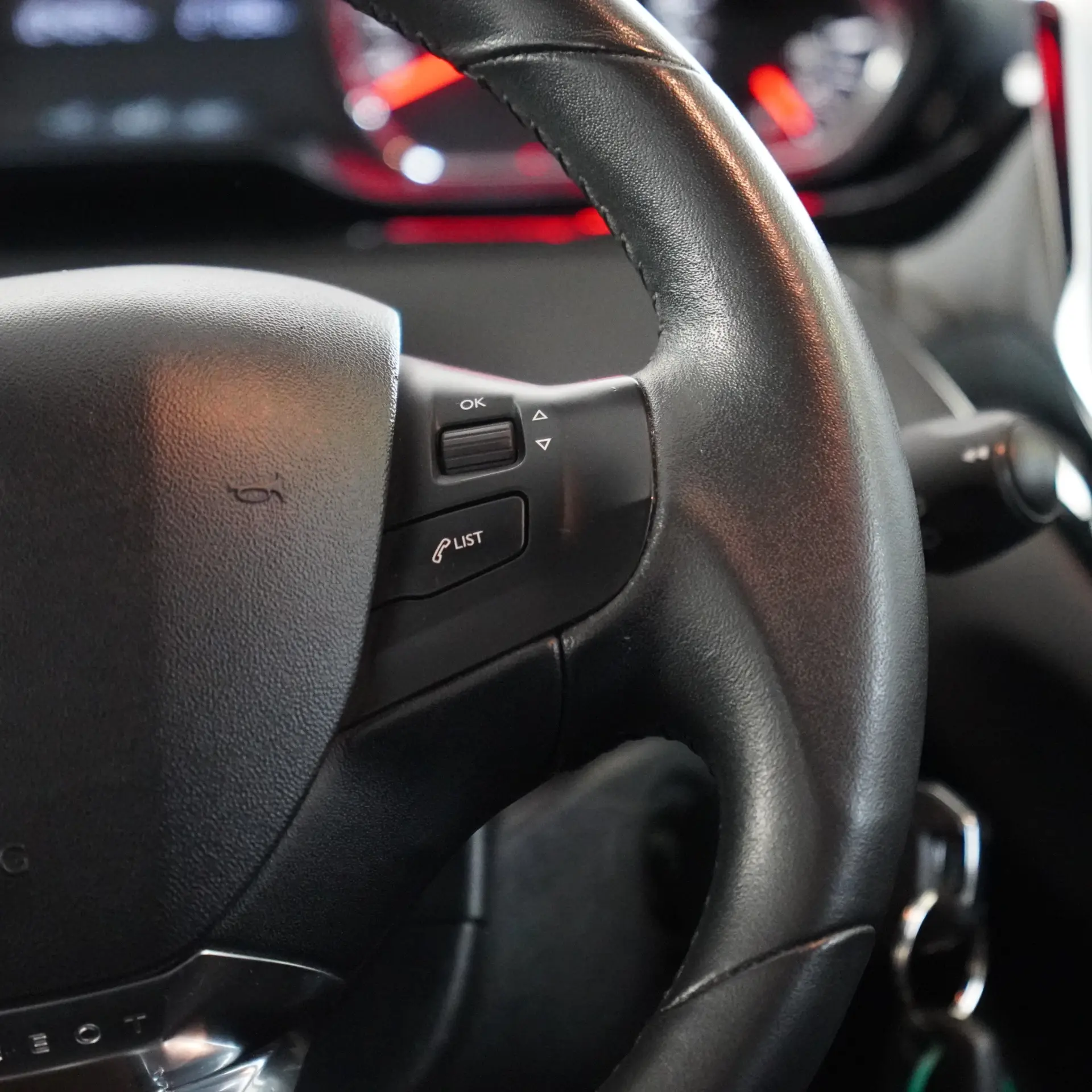 Peugeot 208 1.2 PureTech Style 19