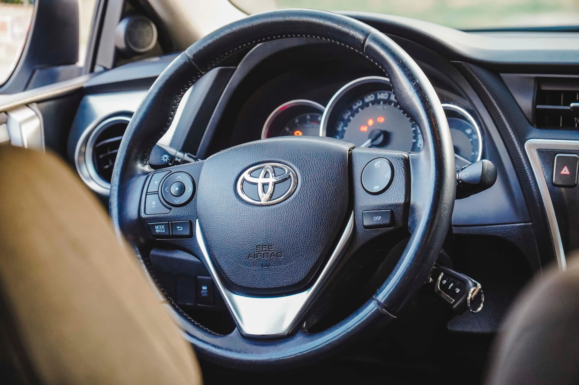 Toyota Auris 1.4 D-4D Comfort+J16+Navi 10