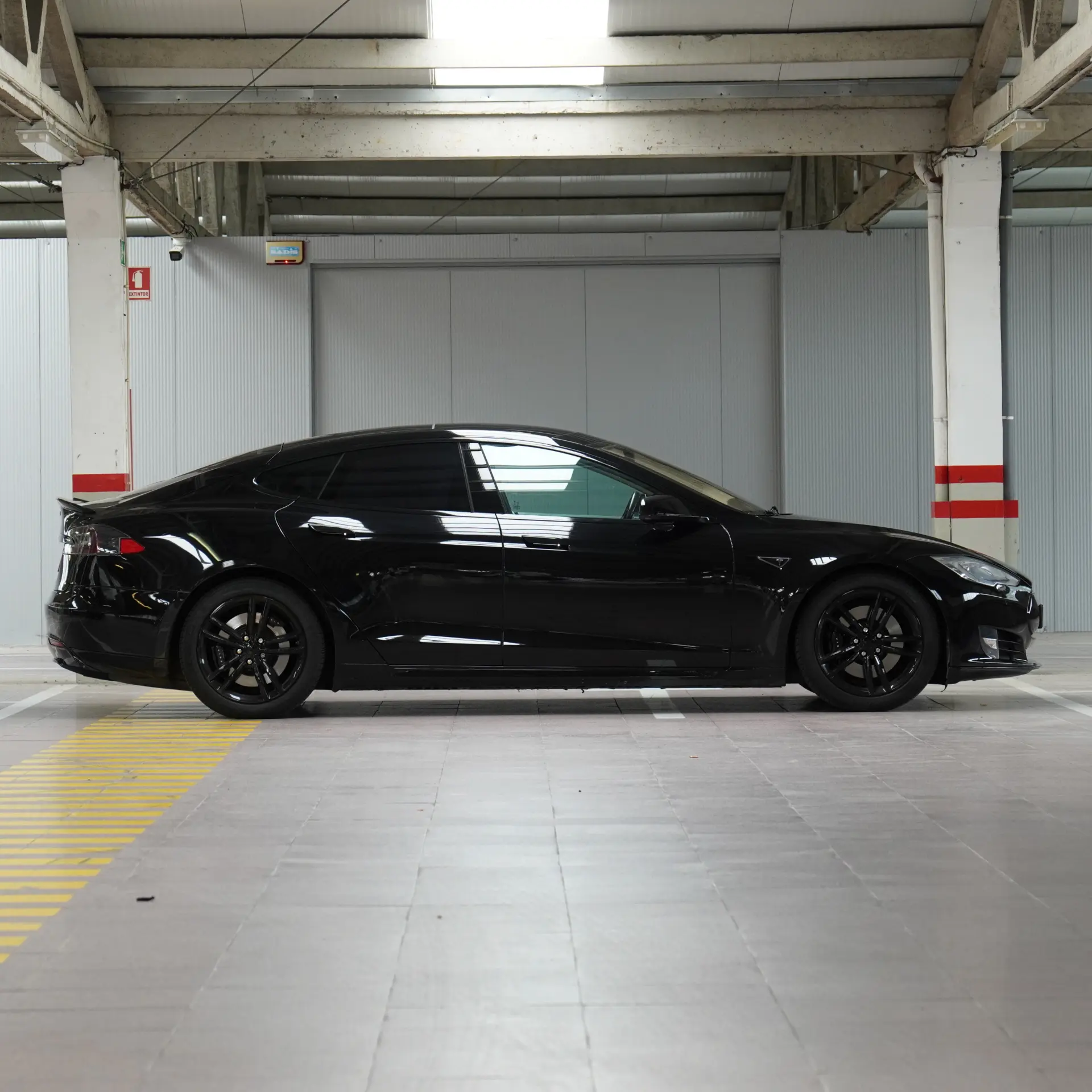Tesla Model S 85 5