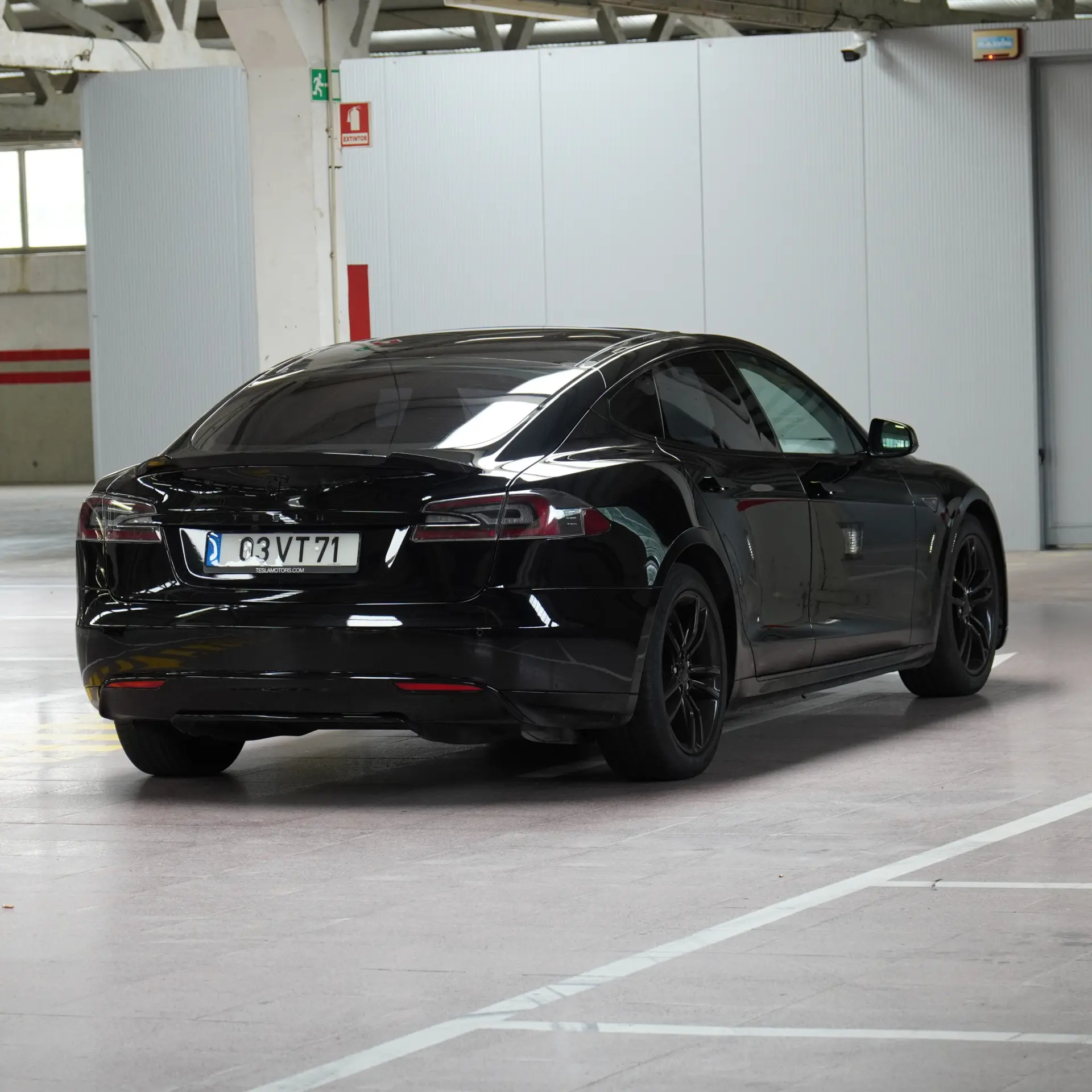 Tesla Model S 85 16