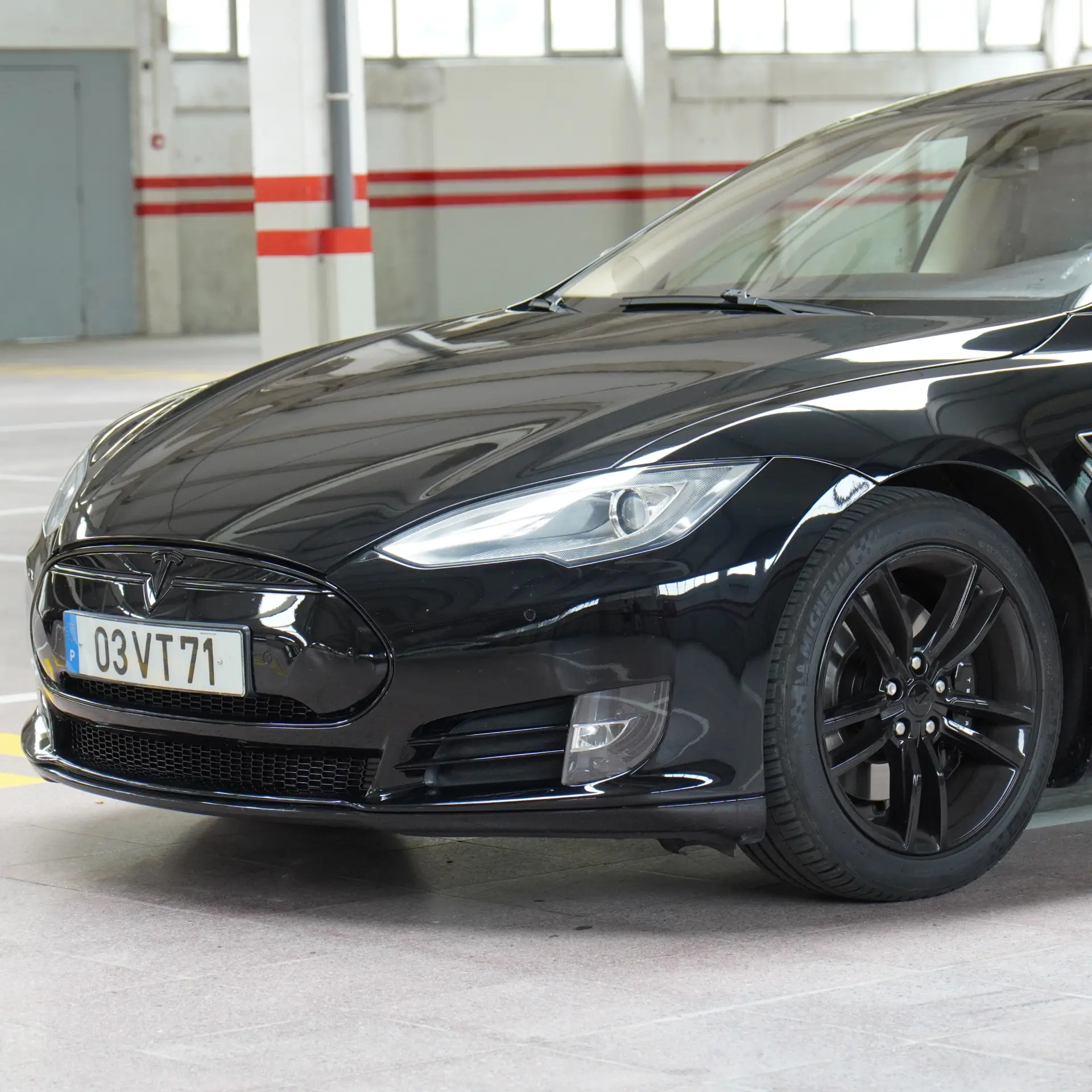 Tesla Model S 85 37