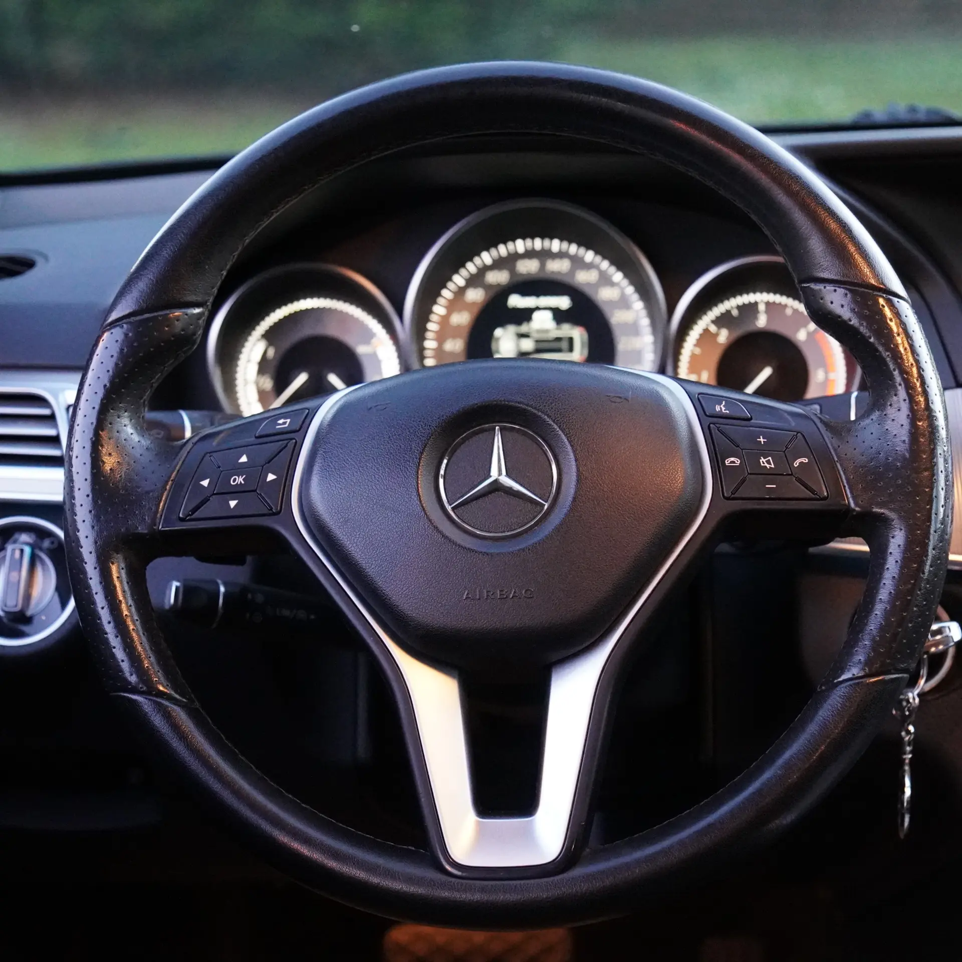 Mercedes-Benz E 300 Bluetec Hybrid Avantgarde 14