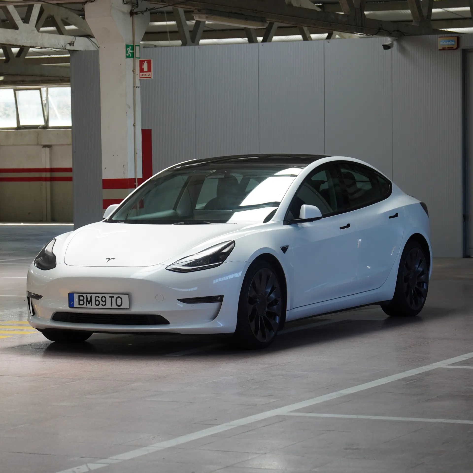 Tesla Model 3 Long Range AWD Dual Motor Performance 3