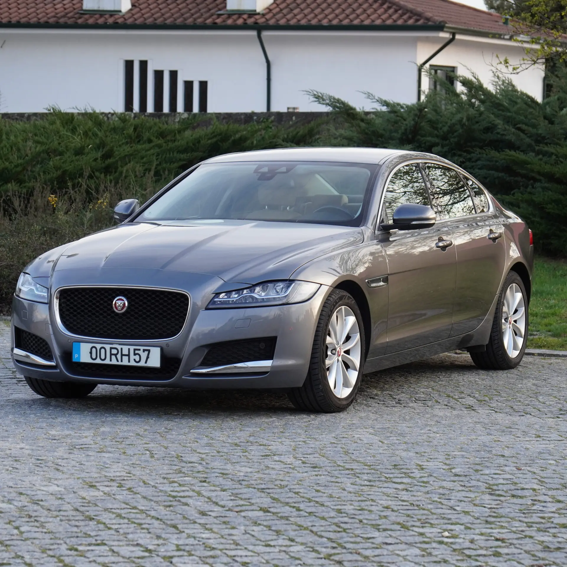 Jaguar XF 3
