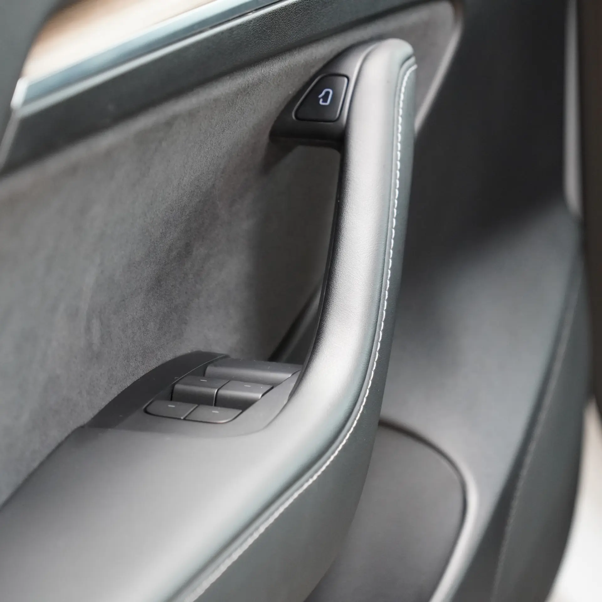 Tesla Model 3 Long Range AWD Dual Motor Performance 24