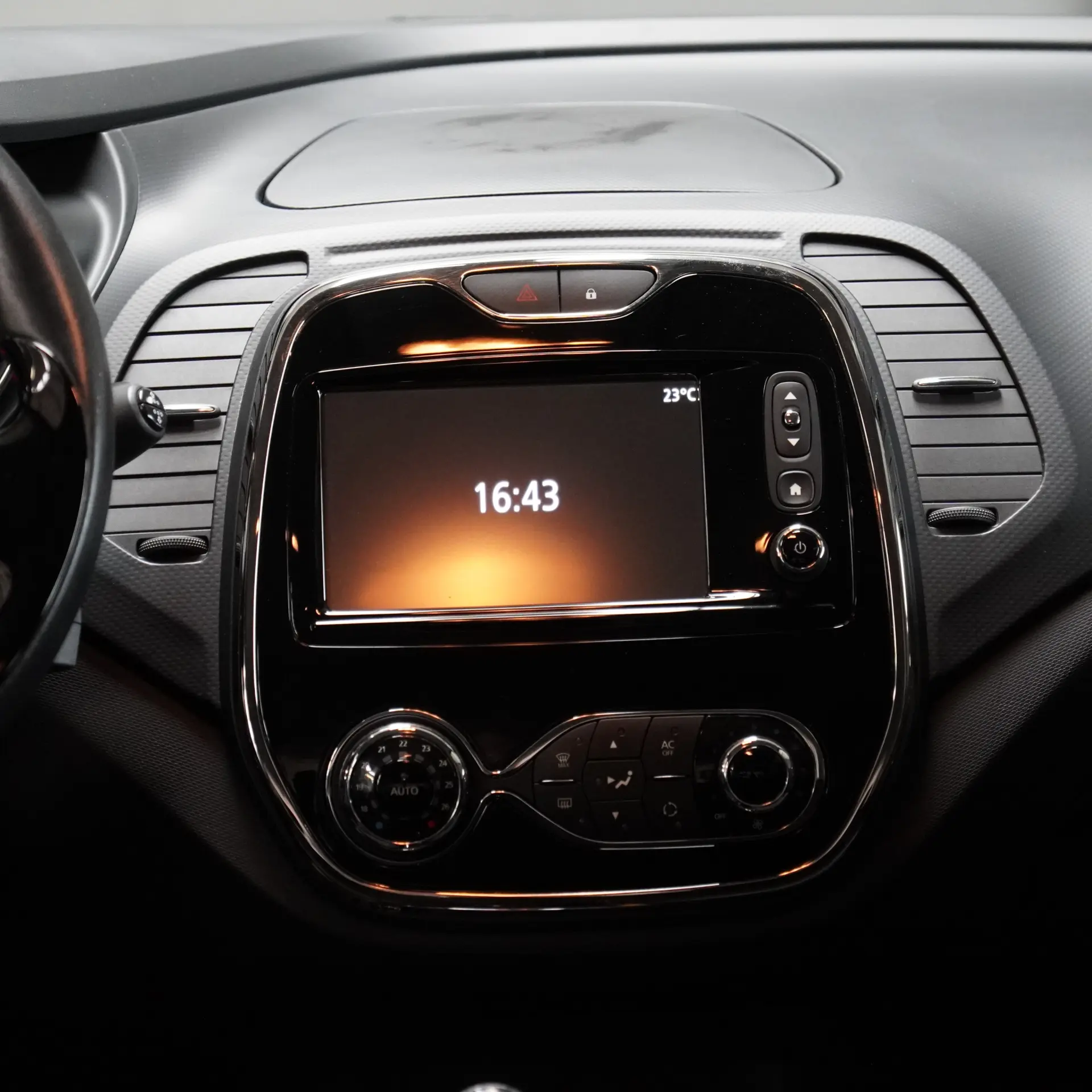 Renault Captur ENERGY TCe 90 S&S Dynamique 14