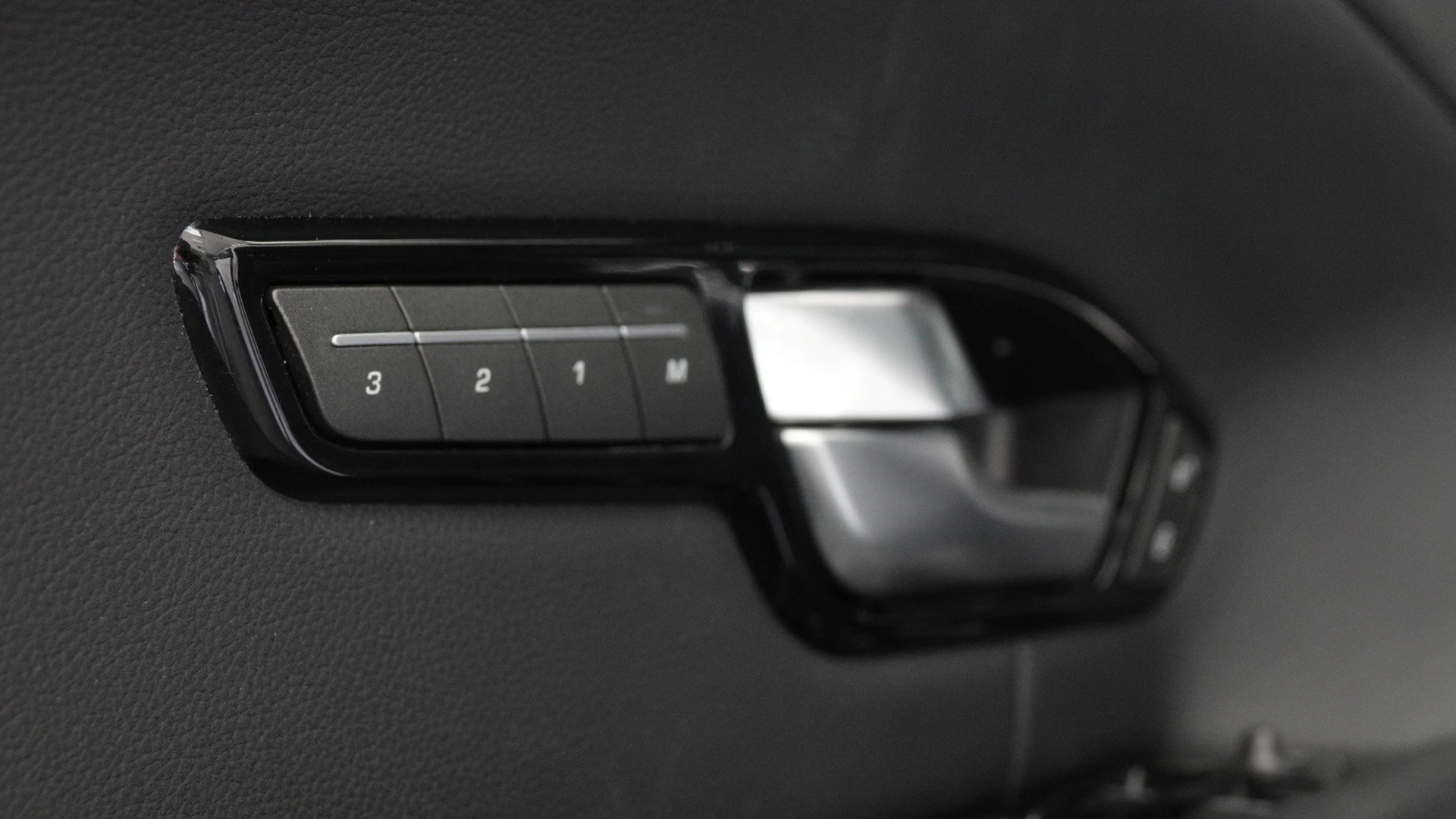 Land Rover Range Rover Evoque Outro 19