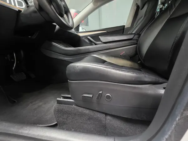 Tesla Model Y Long Range Dual Motor AWD 14