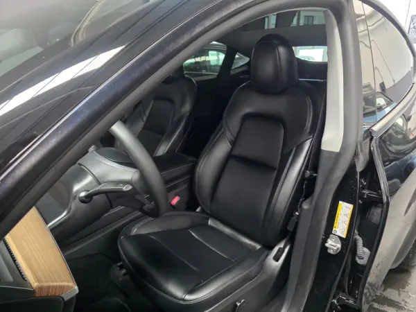 Tesla Model Y Long Range Dual Motor AWD 3