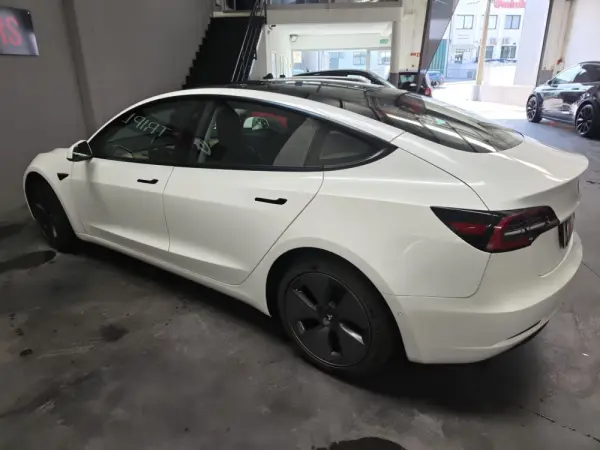 Tesla Model 3 Standard Range Plus RWD 3