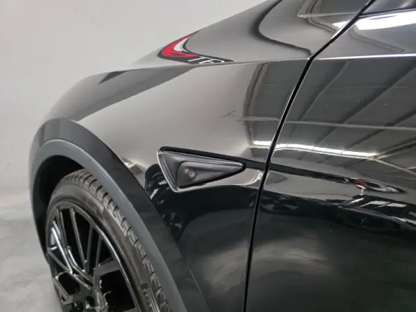 Tesla Model Y Performance Dual Motor AWD 13