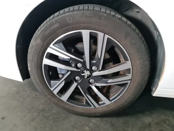 Peugeot 208 1.5 BlueHDi Allure 12