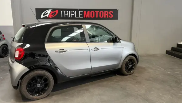 Smart ForFour Outro 5