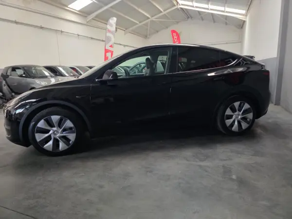 Tesla Model Y Long Range Dual Motor AWD 5
