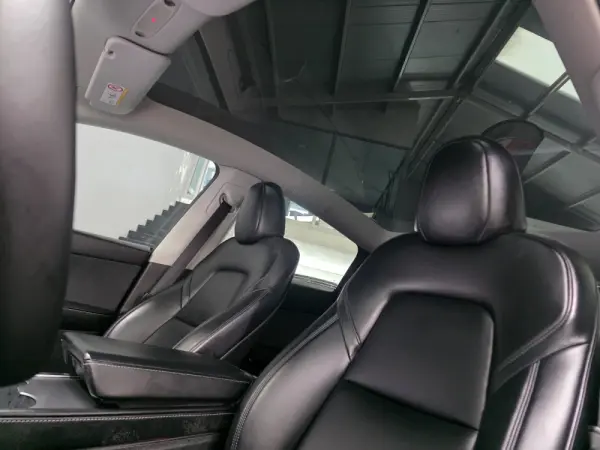 Tesla Model Y Long Range Dual Motor AWD 17