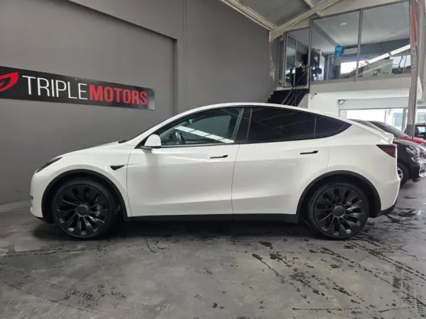 Tesla Model Y Long Range Dual Motor AWD 6