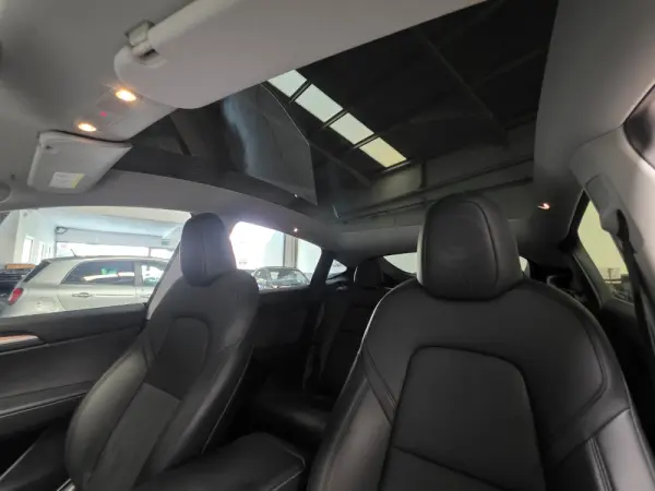 Tesla Model Y Long Range Dual Motor AWD 12