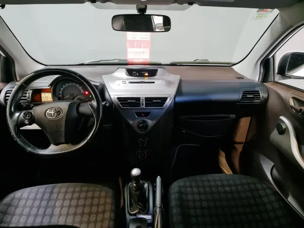 Toyota iQ 1.4 D-4D 23