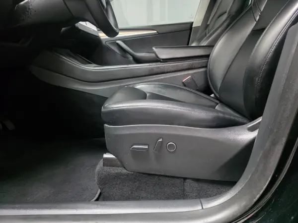 Tesla Model Y Long Range Dual Motor AWD 11