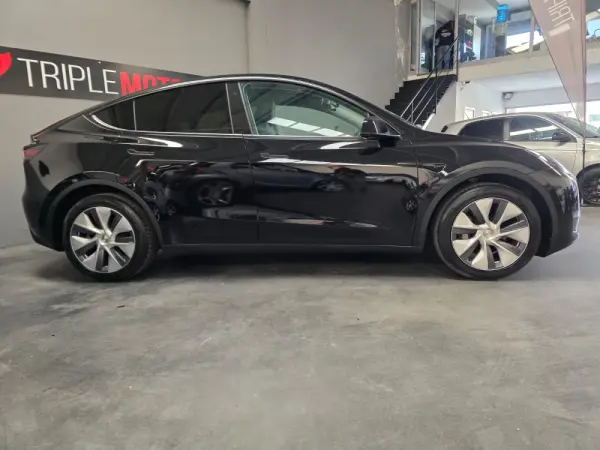 Tesla Model Y Long Range Dual Motor AWD 2