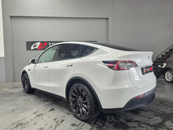 Tesla Model Y Long Range Dual Motor AWD 8